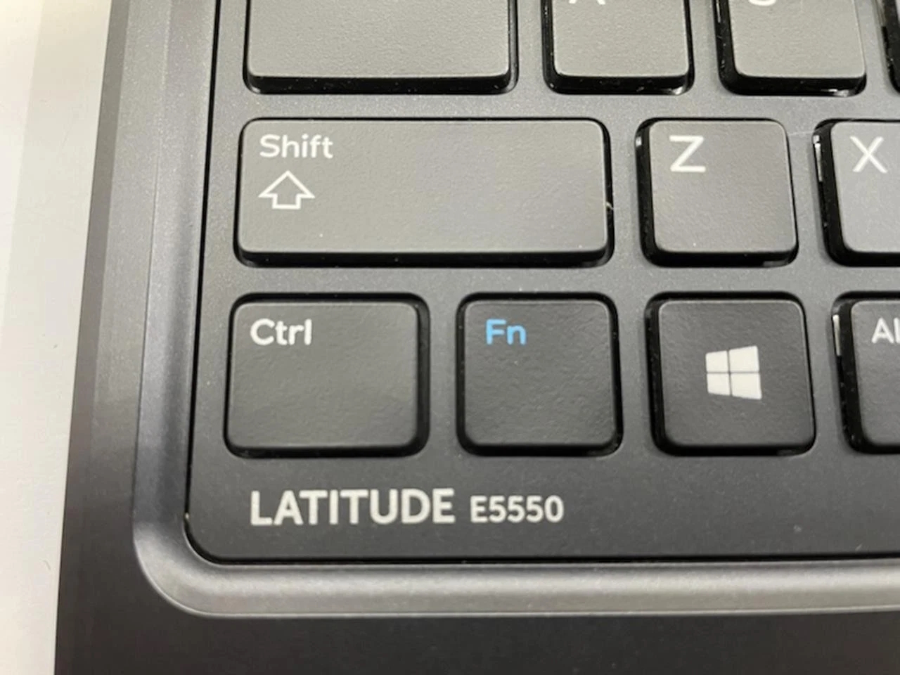 Dell Latitude 5550 15.6" Windows 11 Pro Laptop Computer /w 10 key numeric pad - Image 4