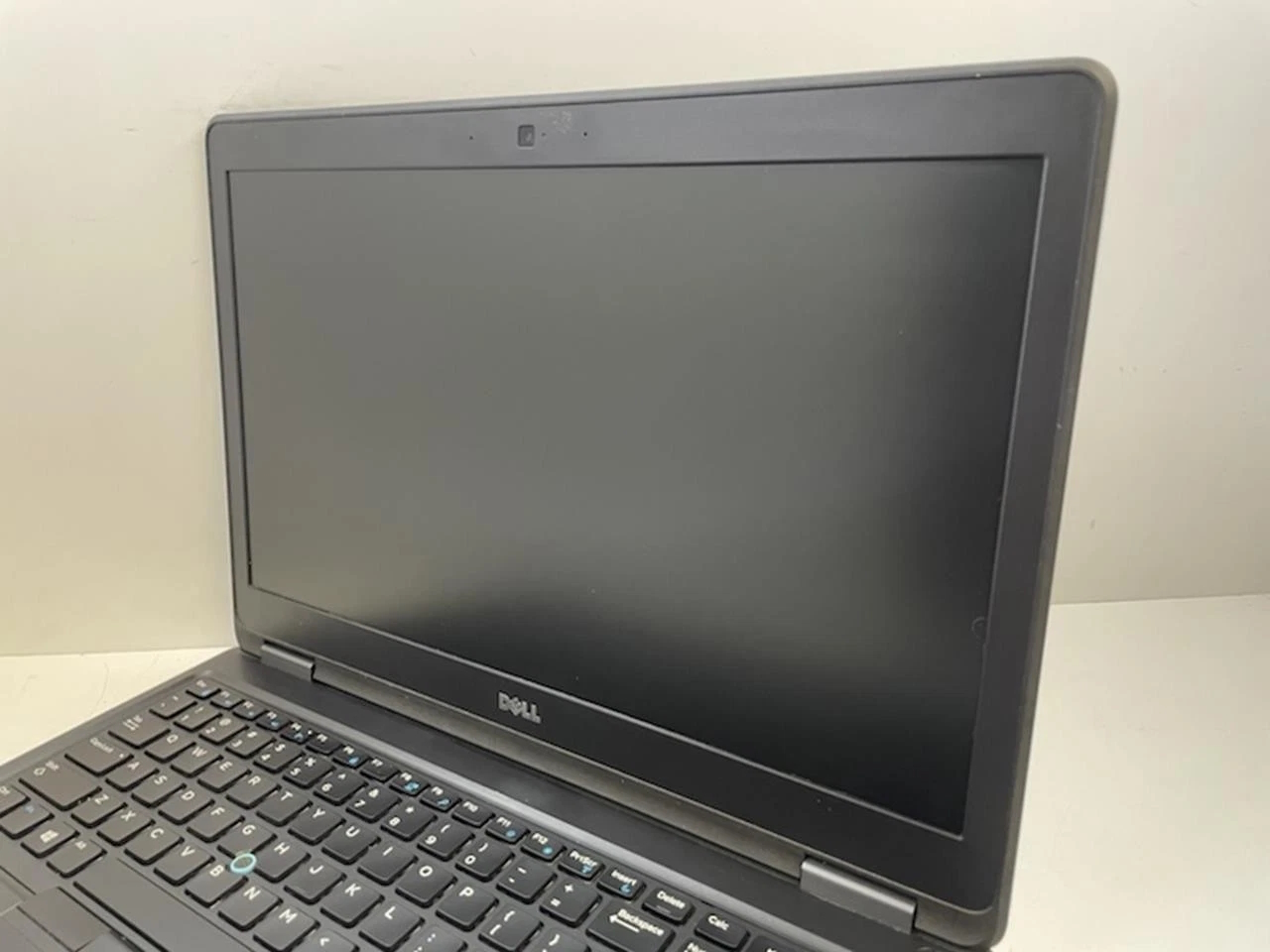 Dell Latitude 5550 15.6" Windows 11 Pro Laptop Computer /w 10 key numeric pad - Image 5